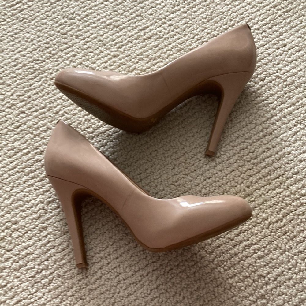 Jessica Simpson Nude Tan Round Toe High Heel Shoes Pumps Size 8.5 Patent VEUC